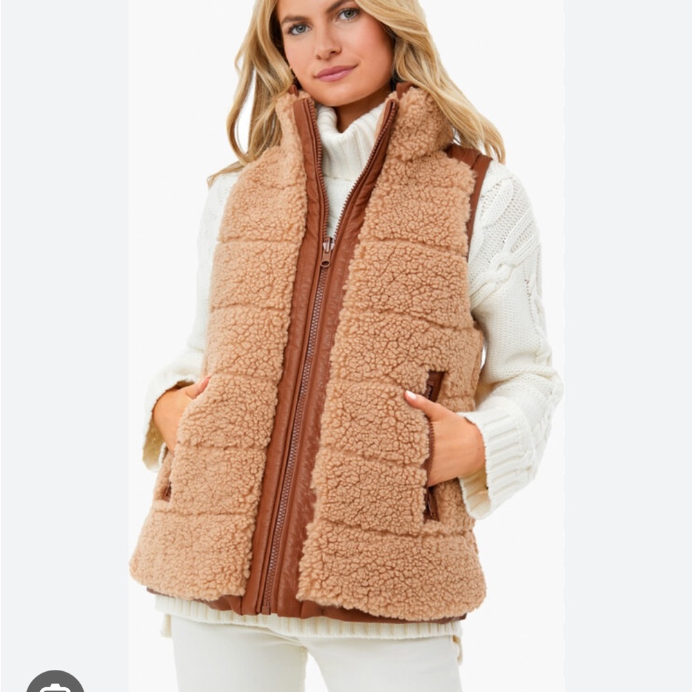 Tuckernuck Shearling Reversible Vest camel size large
